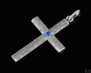Srebrny Krzyżyk z cyrkonią KR-01-szafir